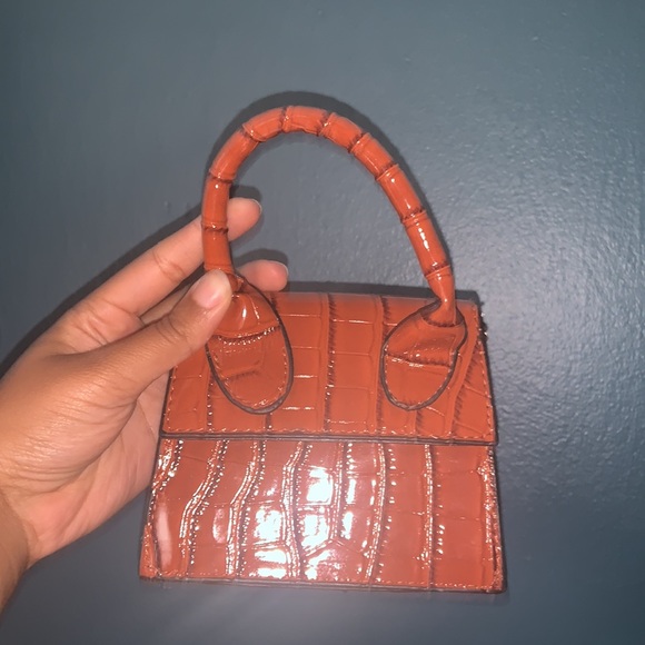 SHEIN Mini Crocodile Chain Satchel - Picture 5 of 6